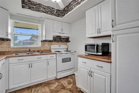 2921 W Crosley Drive W West Palm Beach FL 33415