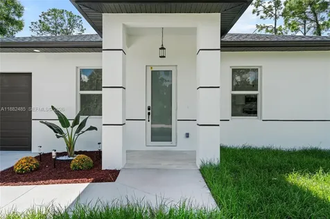 936 Anthony E Lehigh Acres FL 33974
