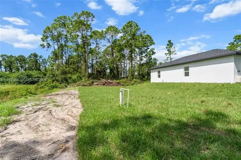 936 Anthony E Lehigh Acres FL 33974