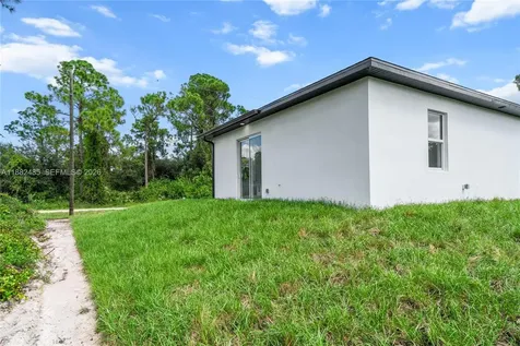 936 Anthony E Lehigh Acres FL 33974