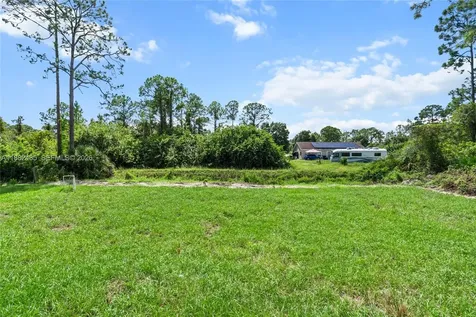 936 Anthony E Lehigh Acres FL 33974