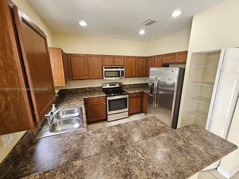 3387 W 90th Street Hialeah FL 33018