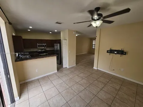 3387 W 90th Street Hialeah FL 33018