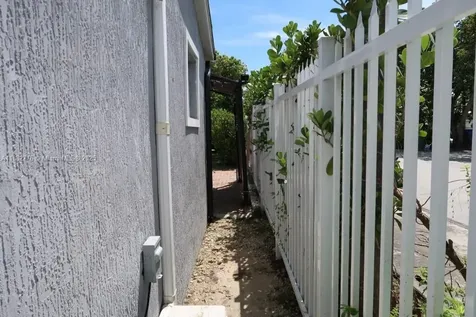 1336 NW 38th Street Miami FL 33142