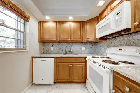 36 Islewood B Deerfield Beach FL 33442