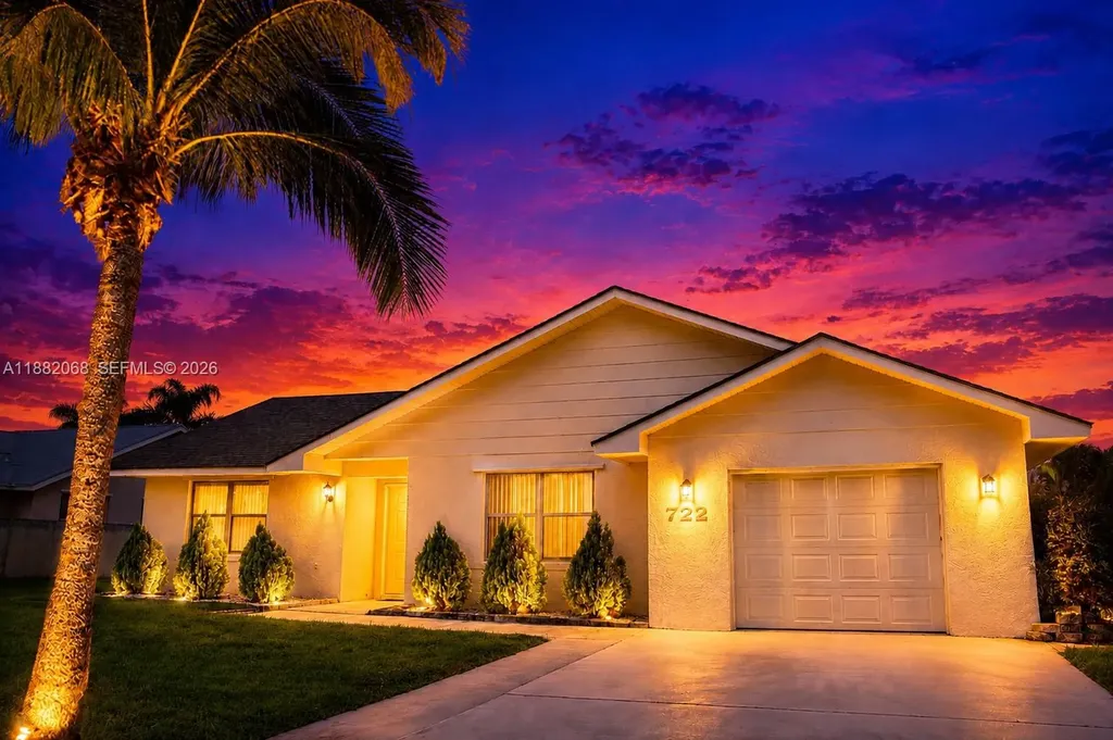 722 SE Thanksgiving Avenue Port St. Lucie FL 34984