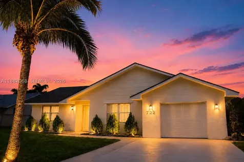 722 SE Thanksgiving Avenue Port St. Lucie FL 34984