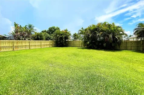 722 SE Thanksgiving Avenue Port St. Lucie FL 34984