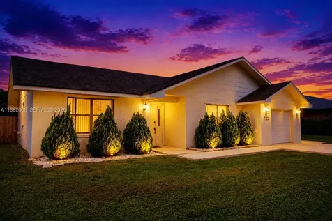 722 SE Thanksgiving Avenue Port St. Lucie FL 34984