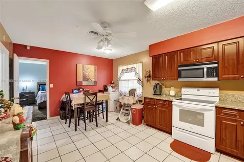 901 NE 39th Street Oakland Park FL 33334