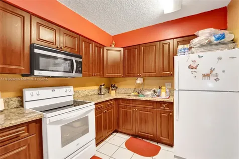 901 NE 39th Street Oakland Park FL 33334