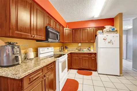 901 NE 39th Street Oakland Park FL 33334