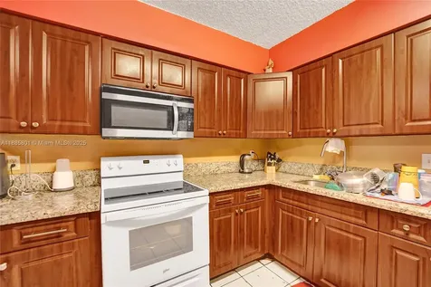 901 NE 39th Street Oakland Park FL 33334