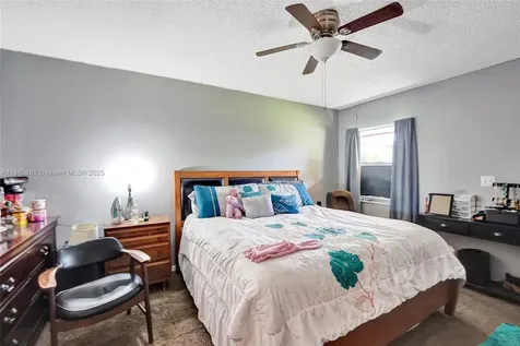 901 NE 39th Street Oakland Park FL 33334