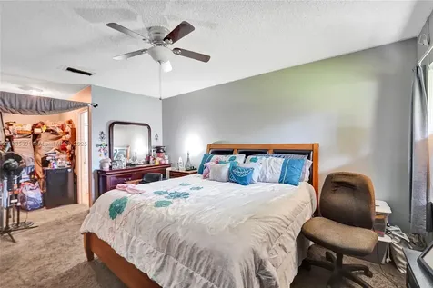 901 NE 39th Street Oakland Park FL 33334