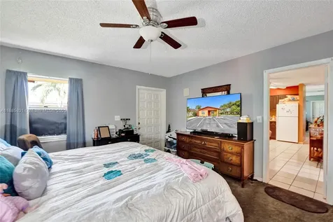 901 NE 39th Street Oakland Park FL 33334
