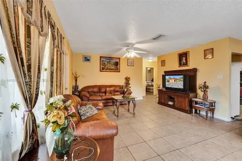 901 NE 39th Street Oakland Park FL 33334