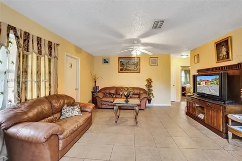 901 NE 39th Street Oakland Park FL 33334