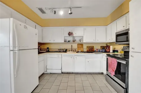901 NE 39th Street Oakland Park FL 33334