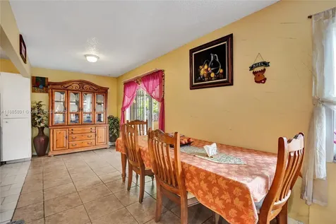 901 NE 39th Street Oakland Park FL 33334