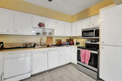 901 NE 39th Street Oakland Park FL 33334