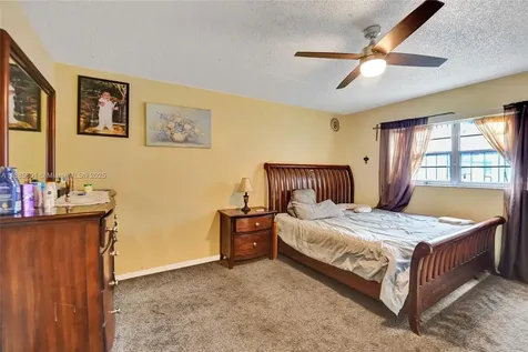 901 NE 39th Street Oakland Park FL 33334