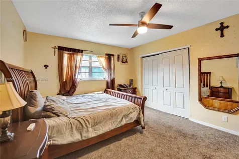 901 NE 39th Street Oakland Park FL 33334