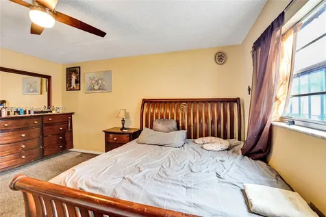901 NE 39th Street Oakland Park FL 33334