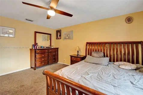 901 NE 39th Street Oakland Park FL 33334