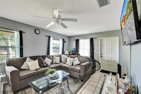 901 NE 39th Street Oakland Park FL 33334
