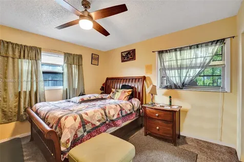 901 NE 39th Street Oakland Park FL 33334