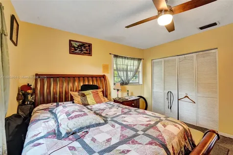 901 NE 39th Street Oakland Park FL 33334