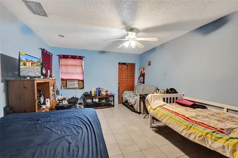 901 NE 39th Street Oakland Park FL 33334