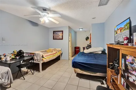 901 NE 39th Street Oakland Park FL 33334