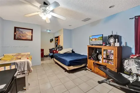 901 NE 39th Street Oakland Park FL 33334