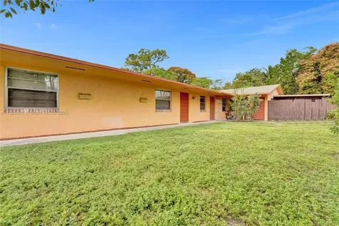 901 NE 39th Street Oakland Park FL 33334