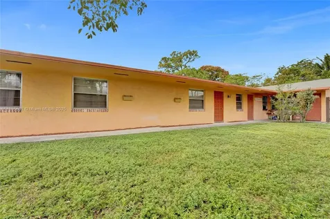 901 NE 39th Street Oakland Park FL 33334