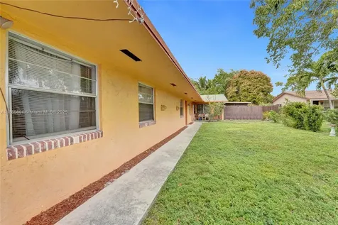 901 NE 39th Street Oakland Park FL 33334
