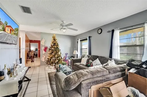 901 NE 39th Street Oakland Park FL 33334