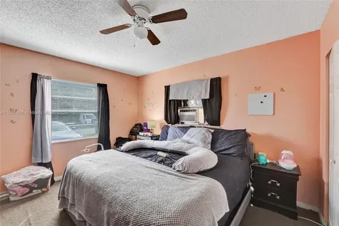 901 NE 39th Street Oakland Park FL 33334