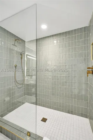 159 NE 6th Street Miami FL 33132
