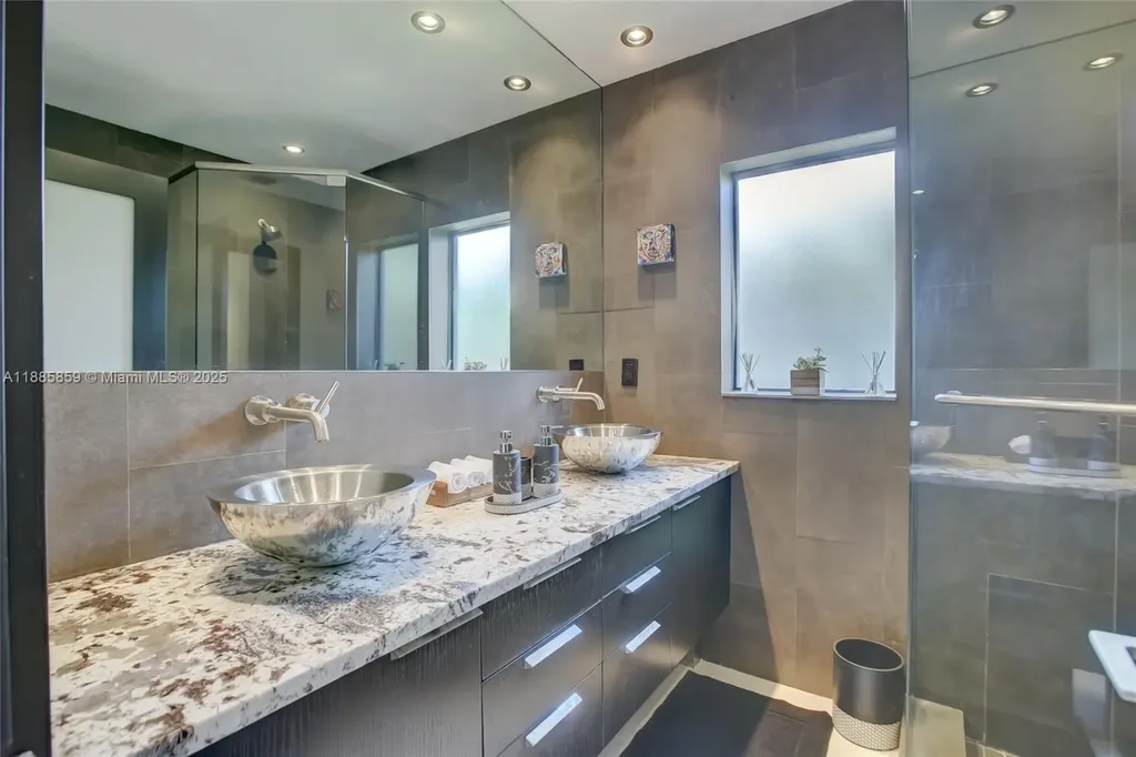 4004 NE 21 Avenue Fort Lauderdale FL 33308