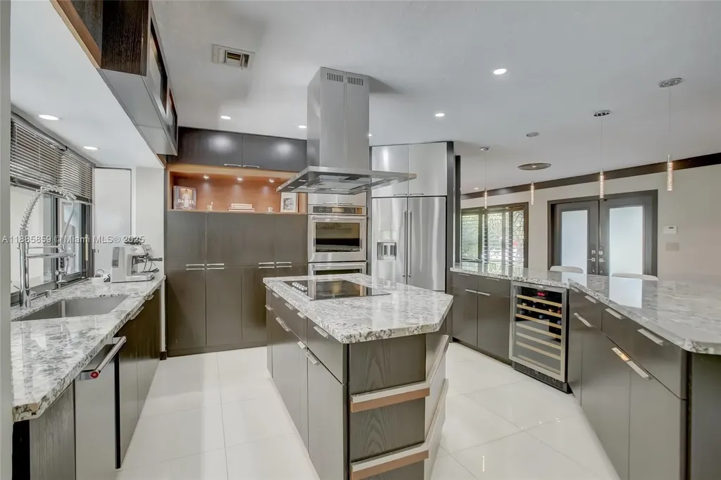 4004 NE 21 Avenue Fort Lauderdale FL 33308