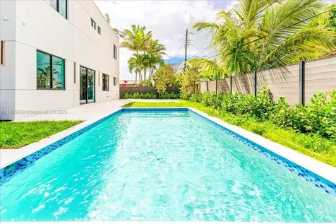 21320 NE 26th Avenue Miami FL 33180