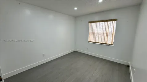 2531 W 60th Place Hialeah FL 33016