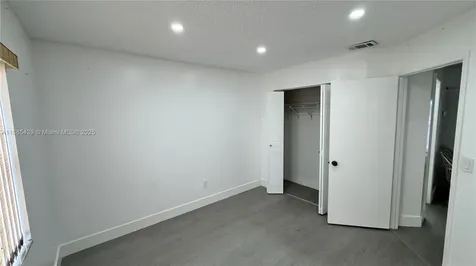 2531 W 60th Place Hialeah FL 33016