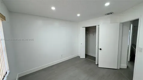 2531 W 60th Place Hialeah FL 33016