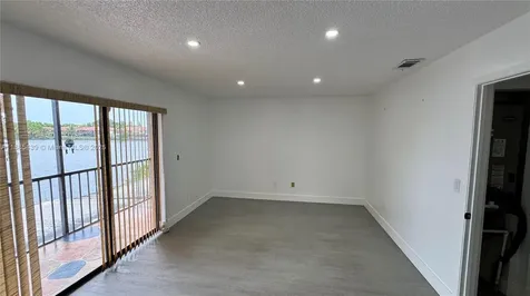 2531 W 60th Place Hialeah FL 33016