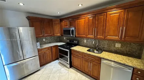 2531 W 60th Place Hialeah FL 33016