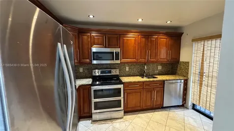 2531 W 60th Place Hialeah FL 33016